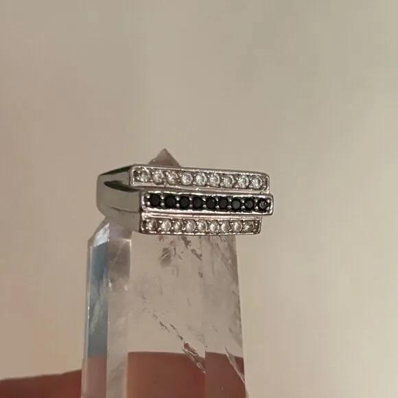 Vintage triple bar ring with white and black stones sz 6